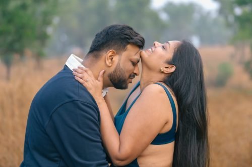 Pune pre-wedding photographers available for destination shoots near Lonavala and Mulshi.