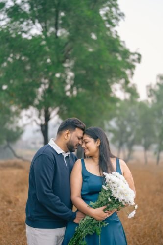 Best outdoor pre-wedding photography in Pune city captured by professional artists.